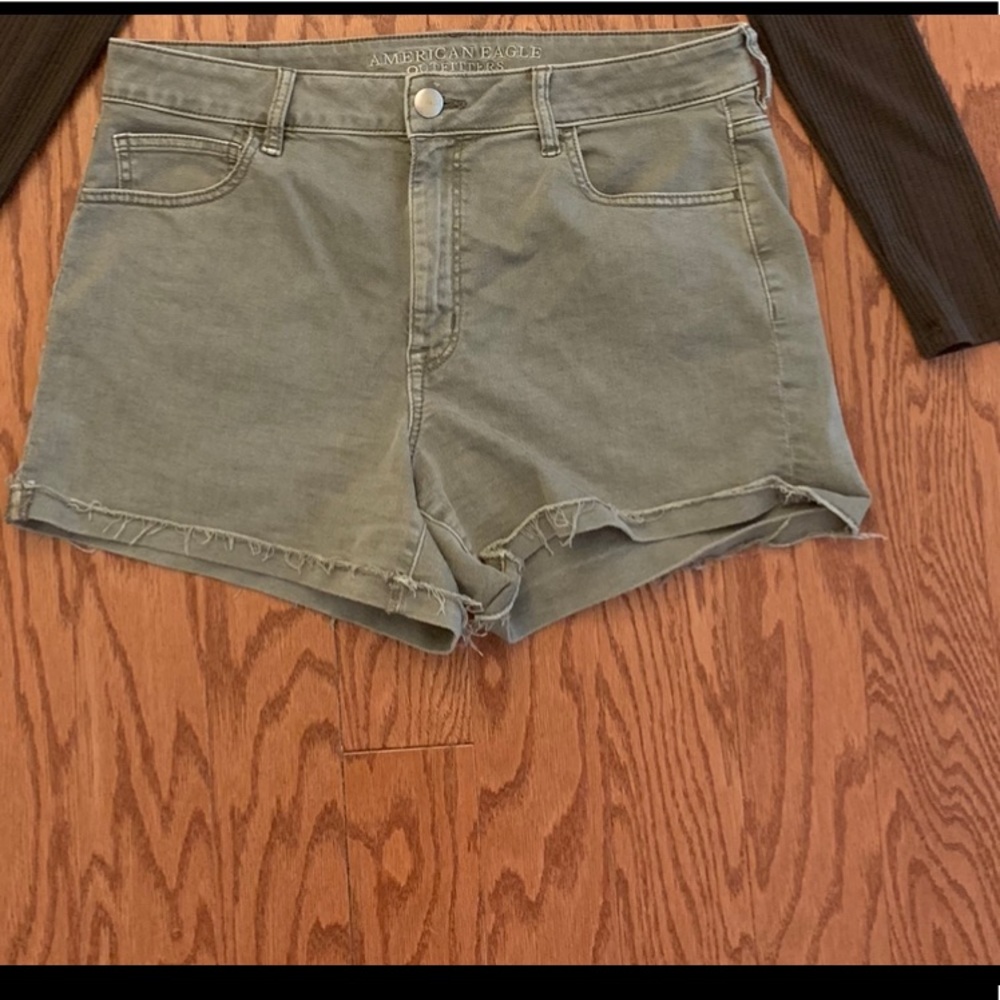 American Eagle High-Rise Shortie || 14